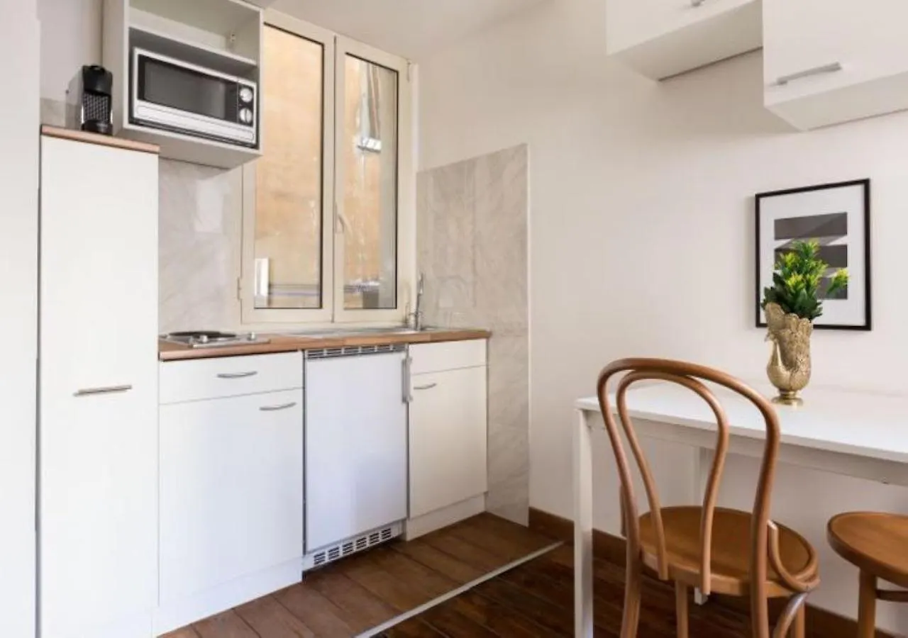 Barberini Luxury Apartment Roma 0*,  Italia